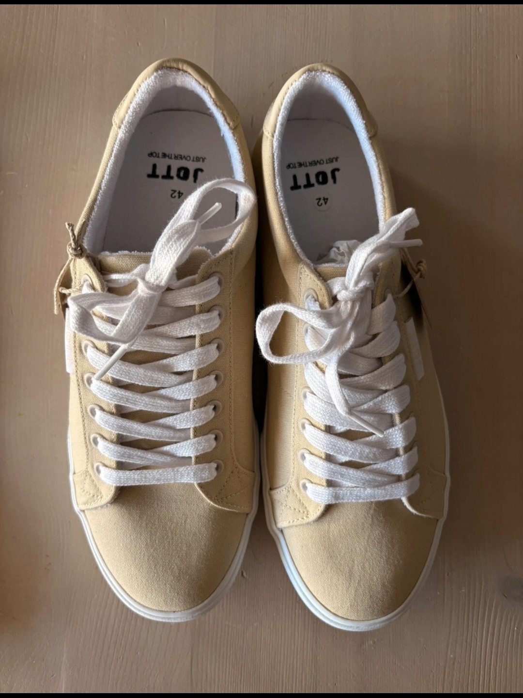 Casual Low-Top Canvas Sneakers In Light Beige — image 3 of 6